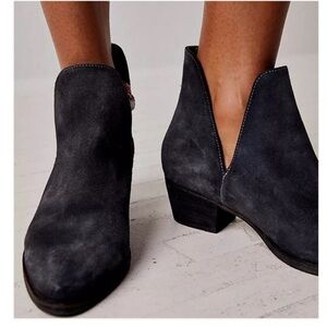 FREE PEOPLE Shoes Charm Double V Suede Ankle Block Heel Boot Size 38 or 7.5 New